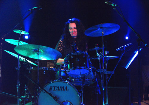 Nicki drums